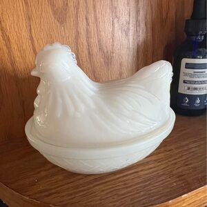 White Glass Hen in on a nest Vintage